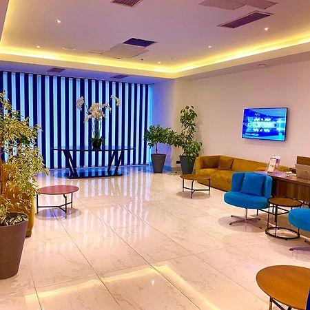 ホテル Black Sea Luxury Towers バトゥーミ エクステリア 写真