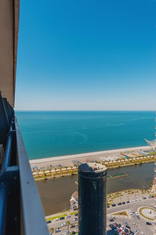 ホテル Black Sea Luxury Towers バトゥーミ エクステリア 写真