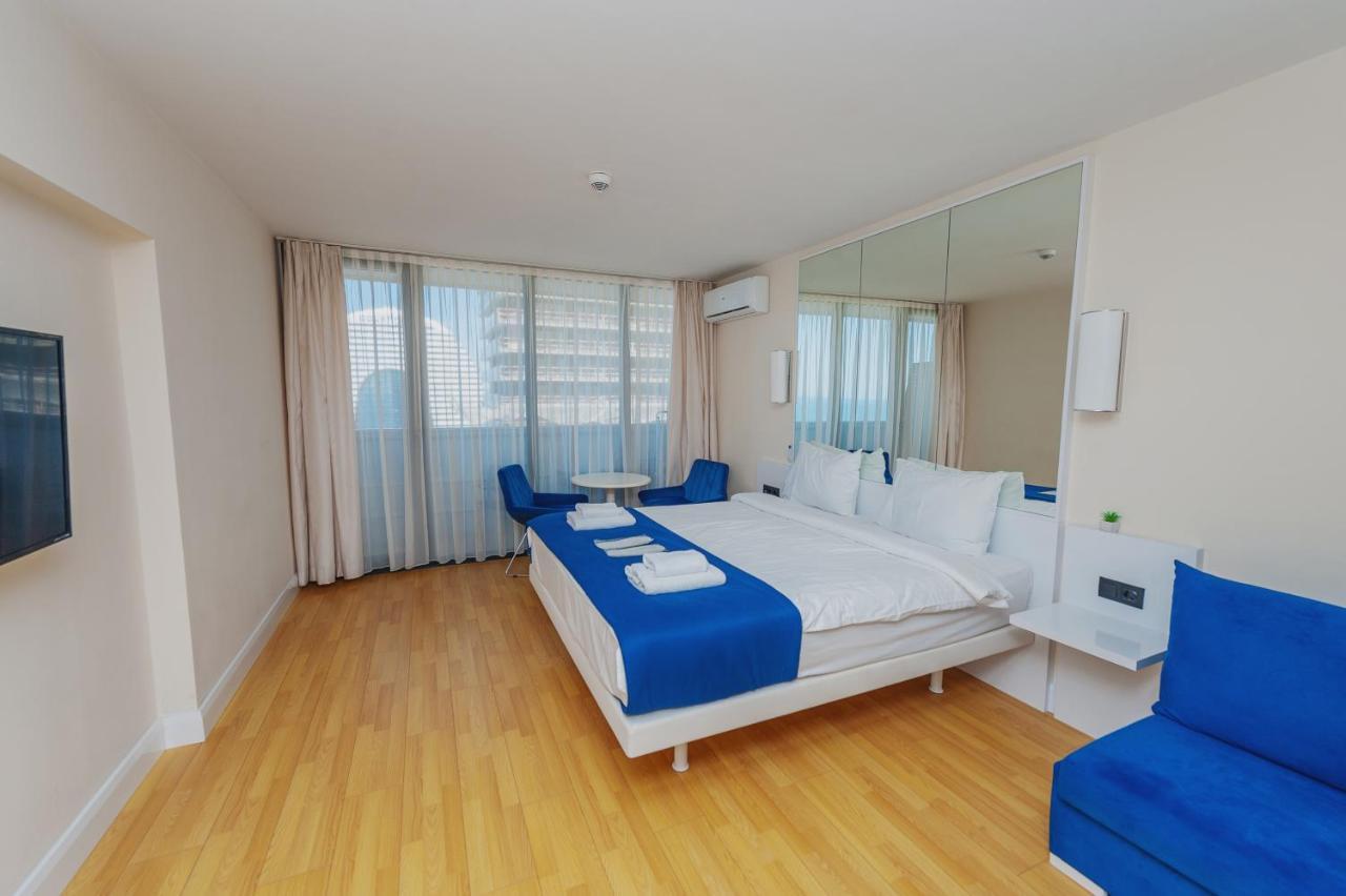 ホテル Black Sea Luxury Towers バトゥーミ エクステリア 写真