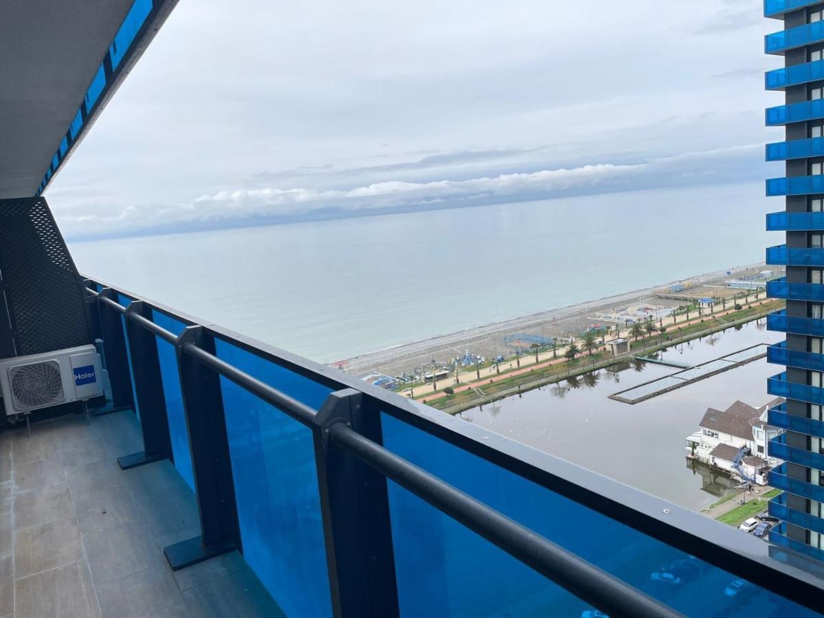 ホテル Black Sea Luxury Towers バトゥーミ エクステリア 写真