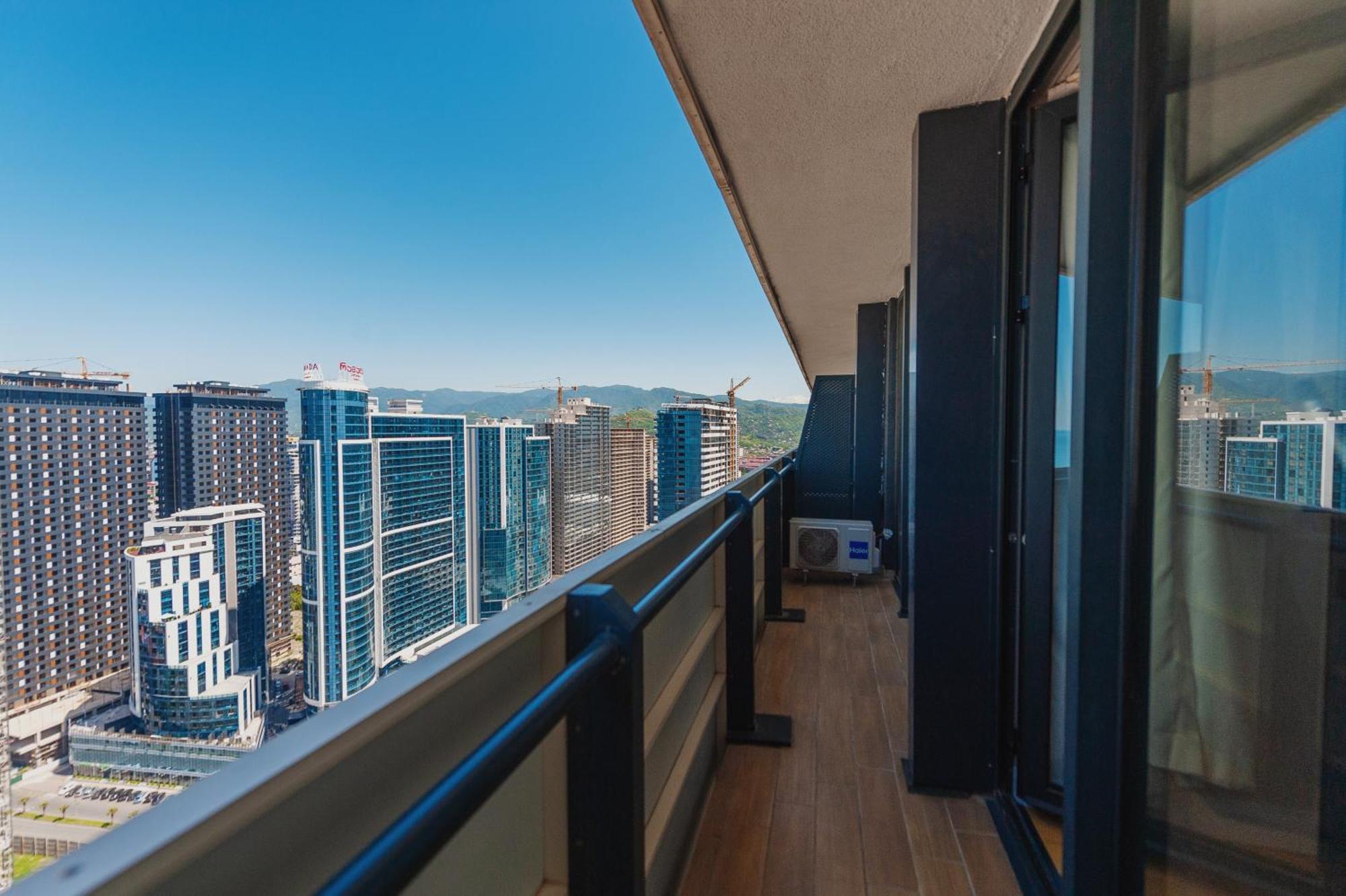ホテル Black Sea Luxury Towers バトゥーミ エクステリア 写真