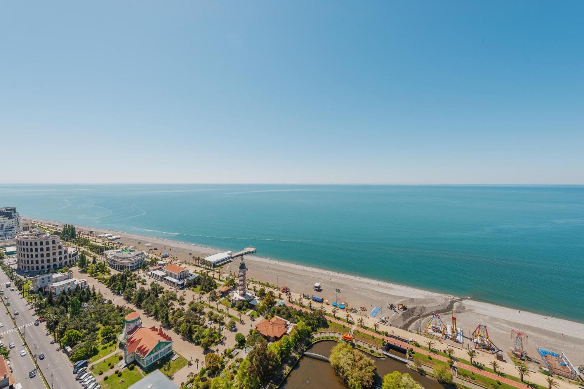 ホテル Black Sea Luxury Towers バトゥーミ エクステリア 写真