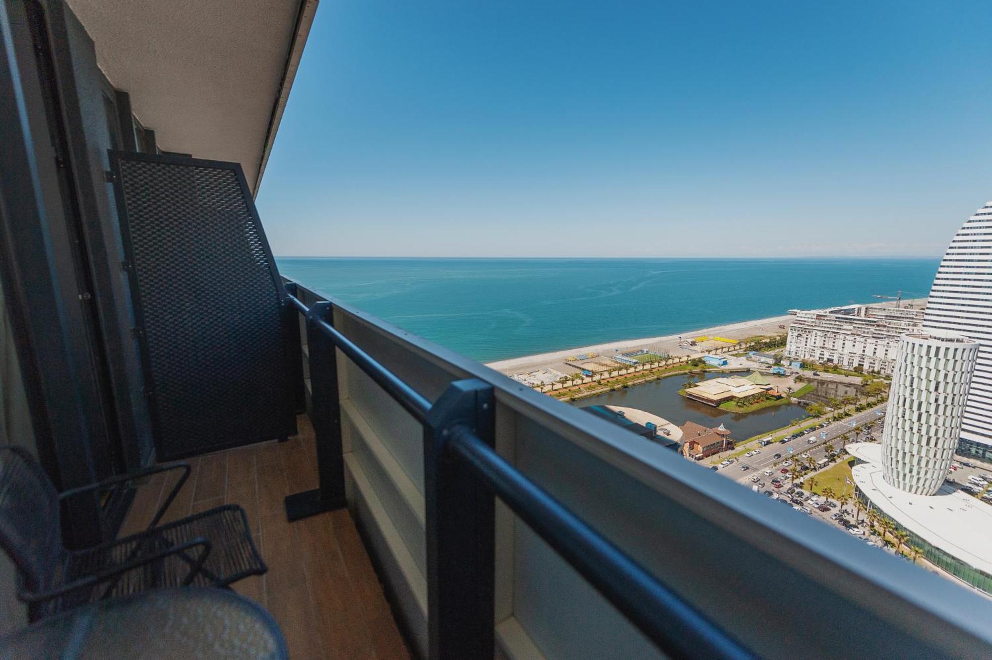 ホテル Black Sea Luxury Towers バトゥーミ エクステリア 写真
