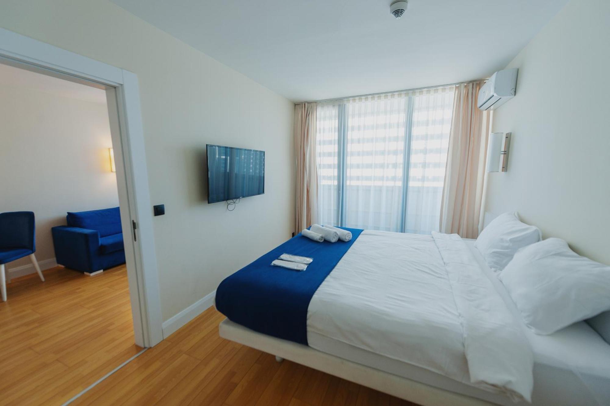 ホテル Black Sea Luxury Towers バトゥーミ エクステリア 写真
