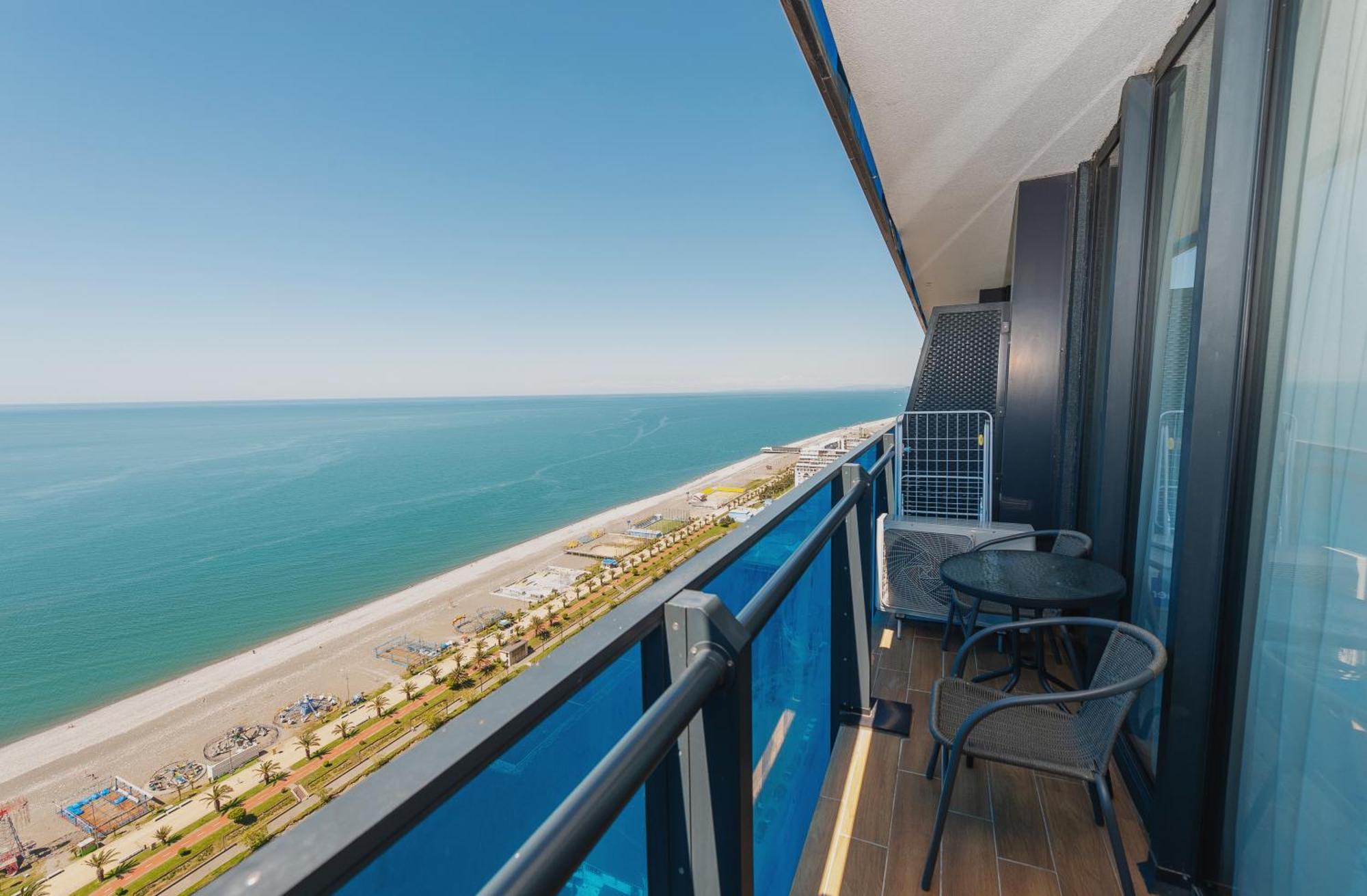 ホテル Black Sea Luxury Towers バトゥーミ エクステリア 写真