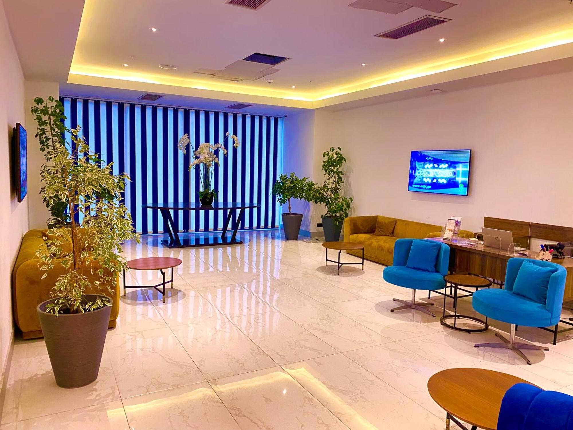 ホテル Black Sea Luxury Towers バトゥーミ エクステリア 写真