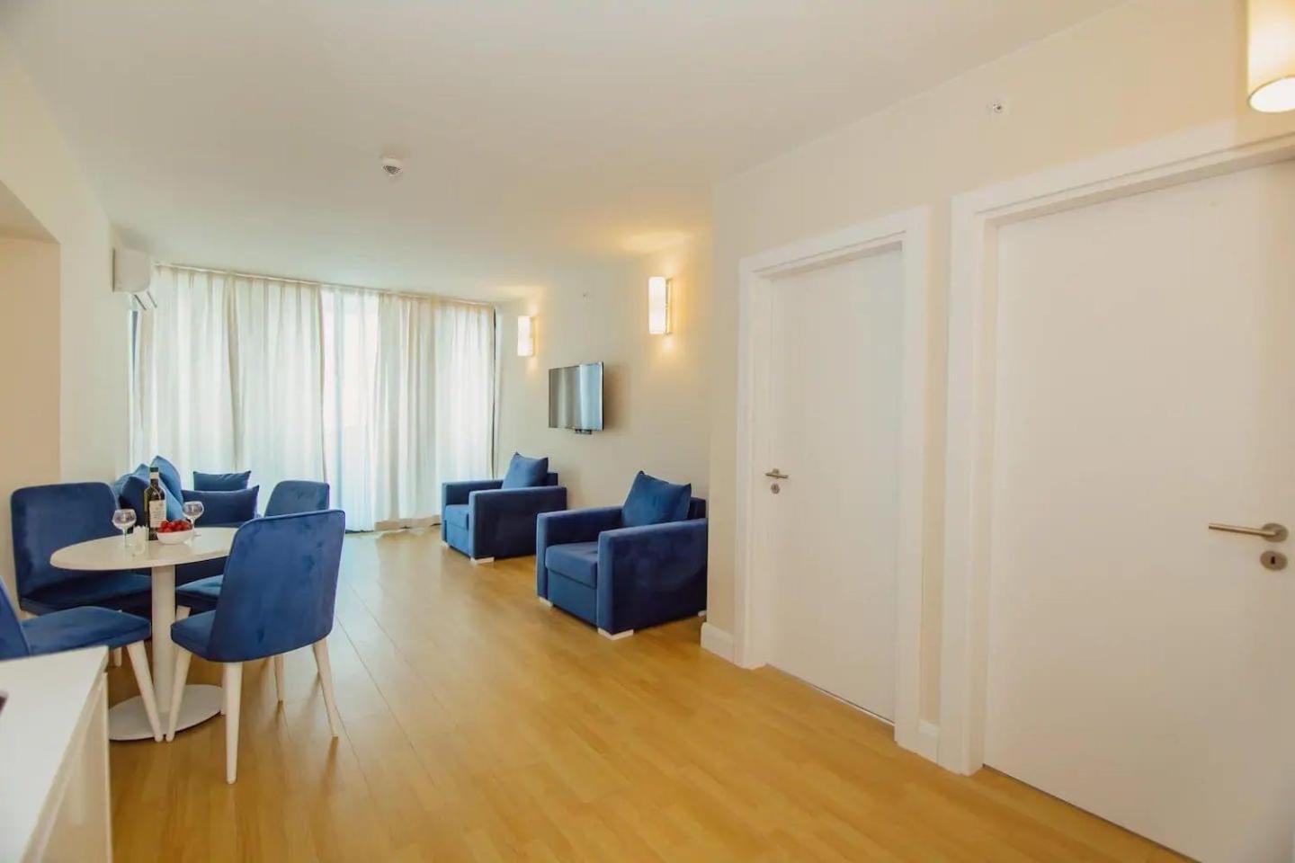 ホテル Black Sea Luxury Towers バトゥーミ エクステリア 写真