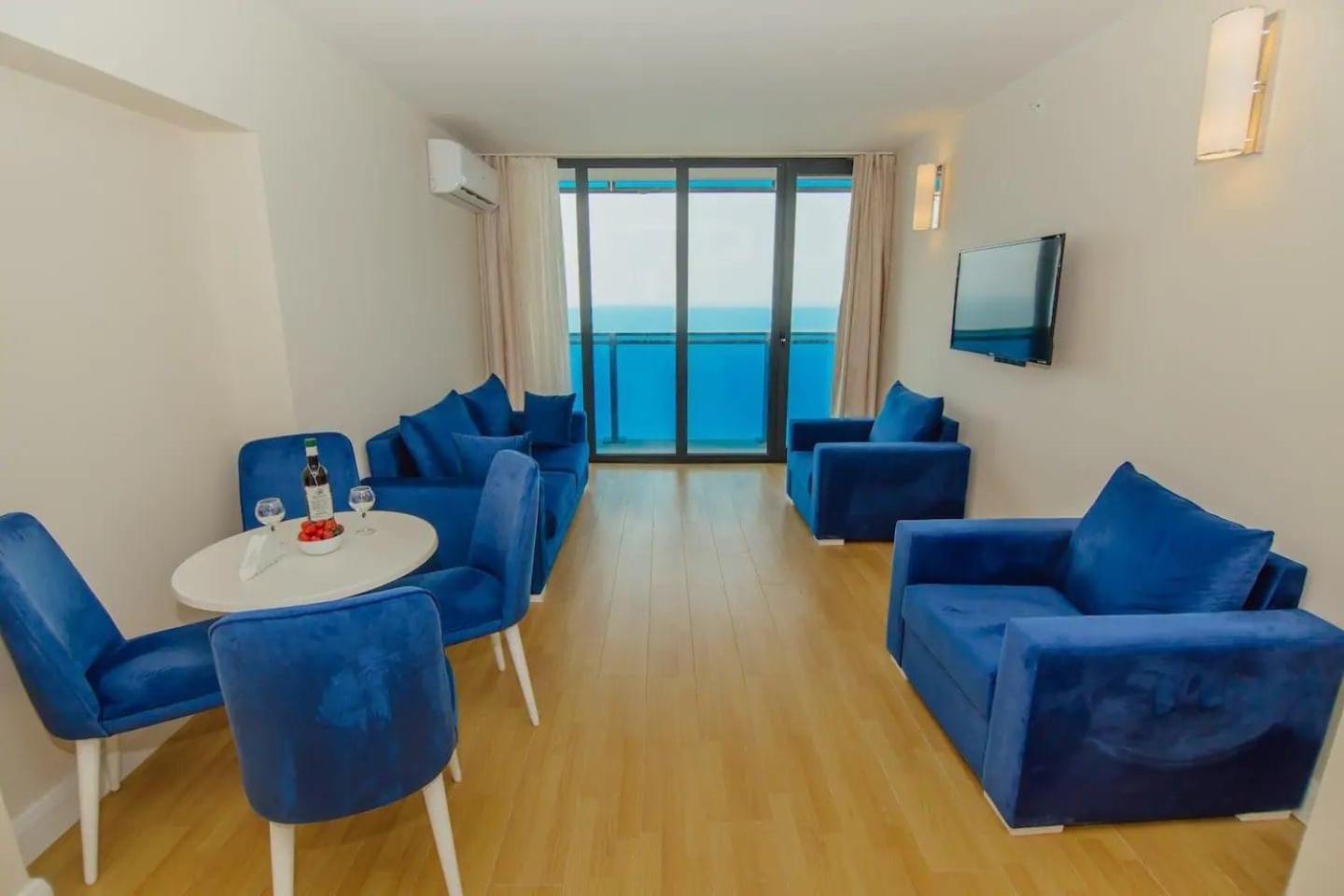 ホテル Black Sea Luxury Towers バトゥーミ エクステリア 写真