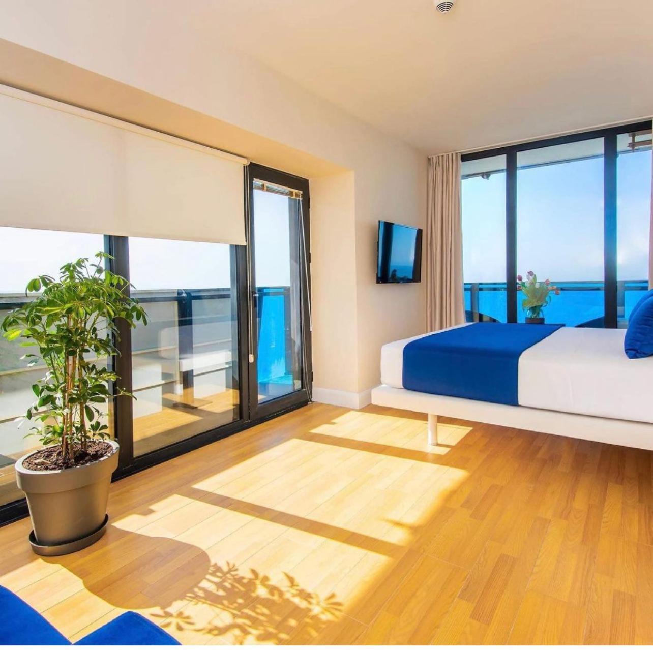 ホテル Black Sea Luxury Towers バトゥーミ エクステリア 写真